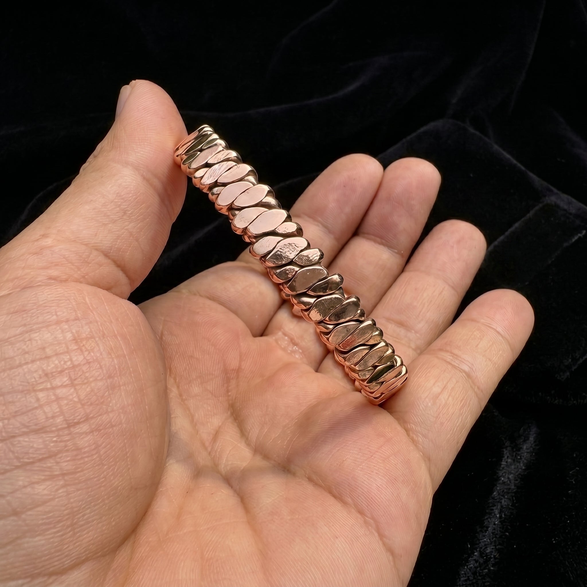 Empowerment Cubit Tensor Bracelet – Flat 4-Twist Design (432 Hz Inspired)