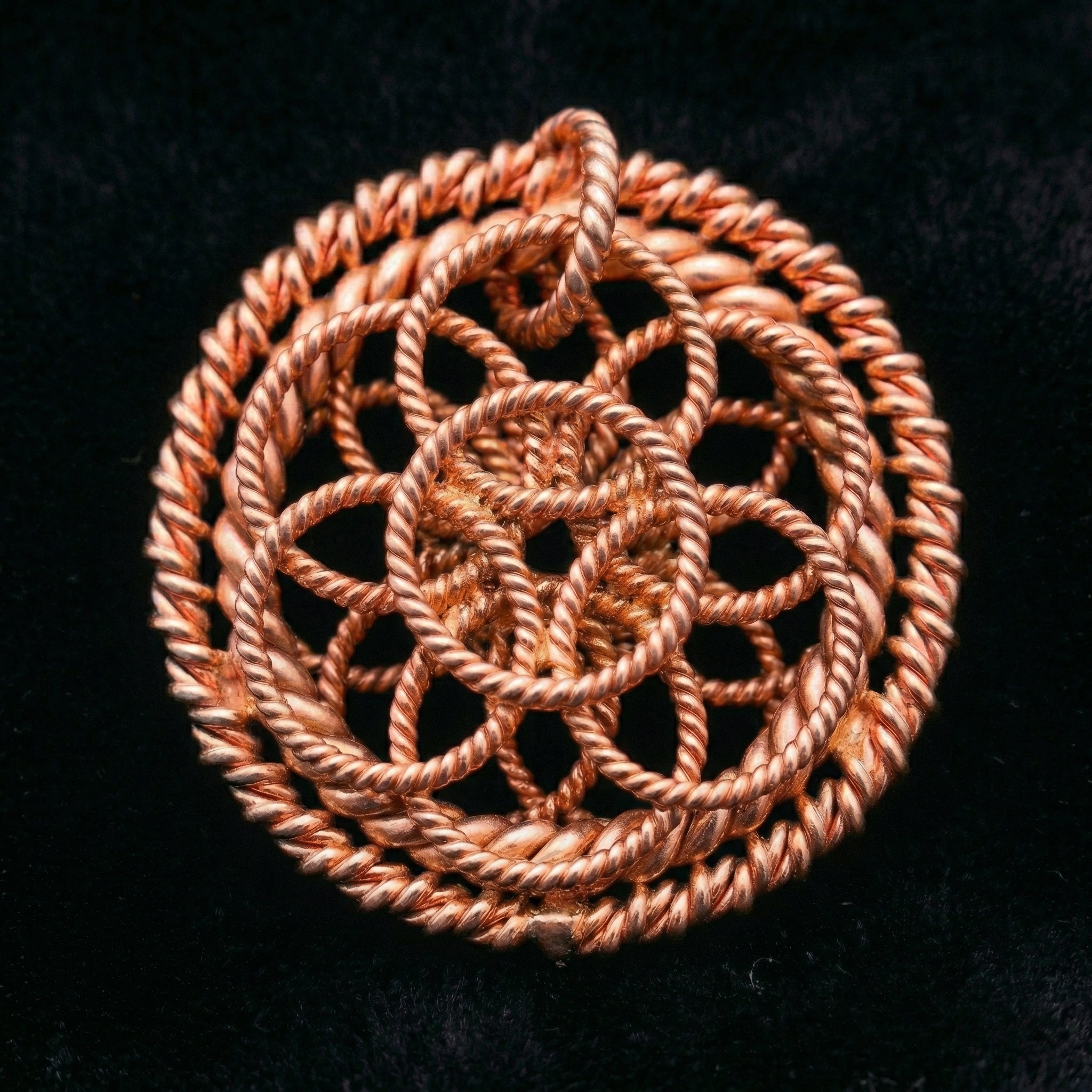 Harmonic Flower Pendant – Sacred Geometry Design (144 / 333 / 432 Hz Inspired)