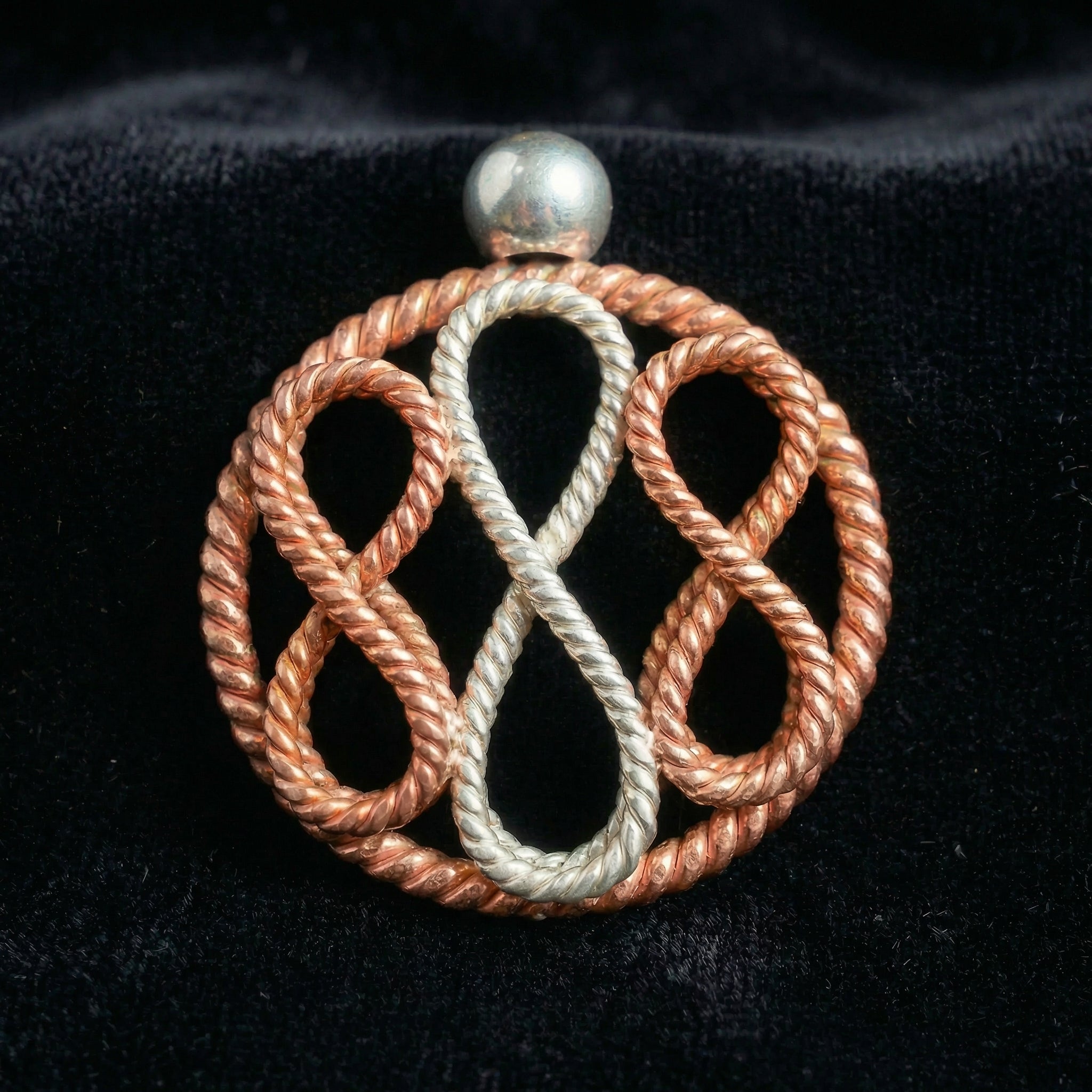 Tensor Infinity Pendant – Sacred Geometry Design (144 / 188 / 432 Hz Inspired)