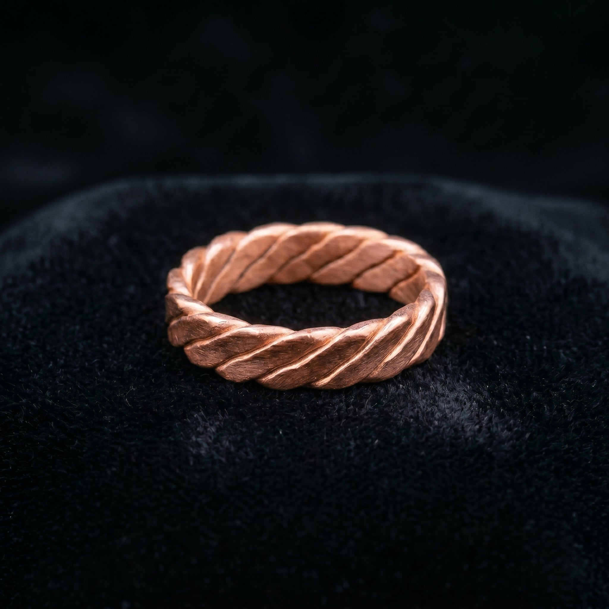Single Twist Band Ring